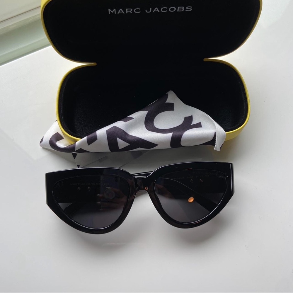 Marc Jacobs Black Cat-Eye Sunglasses